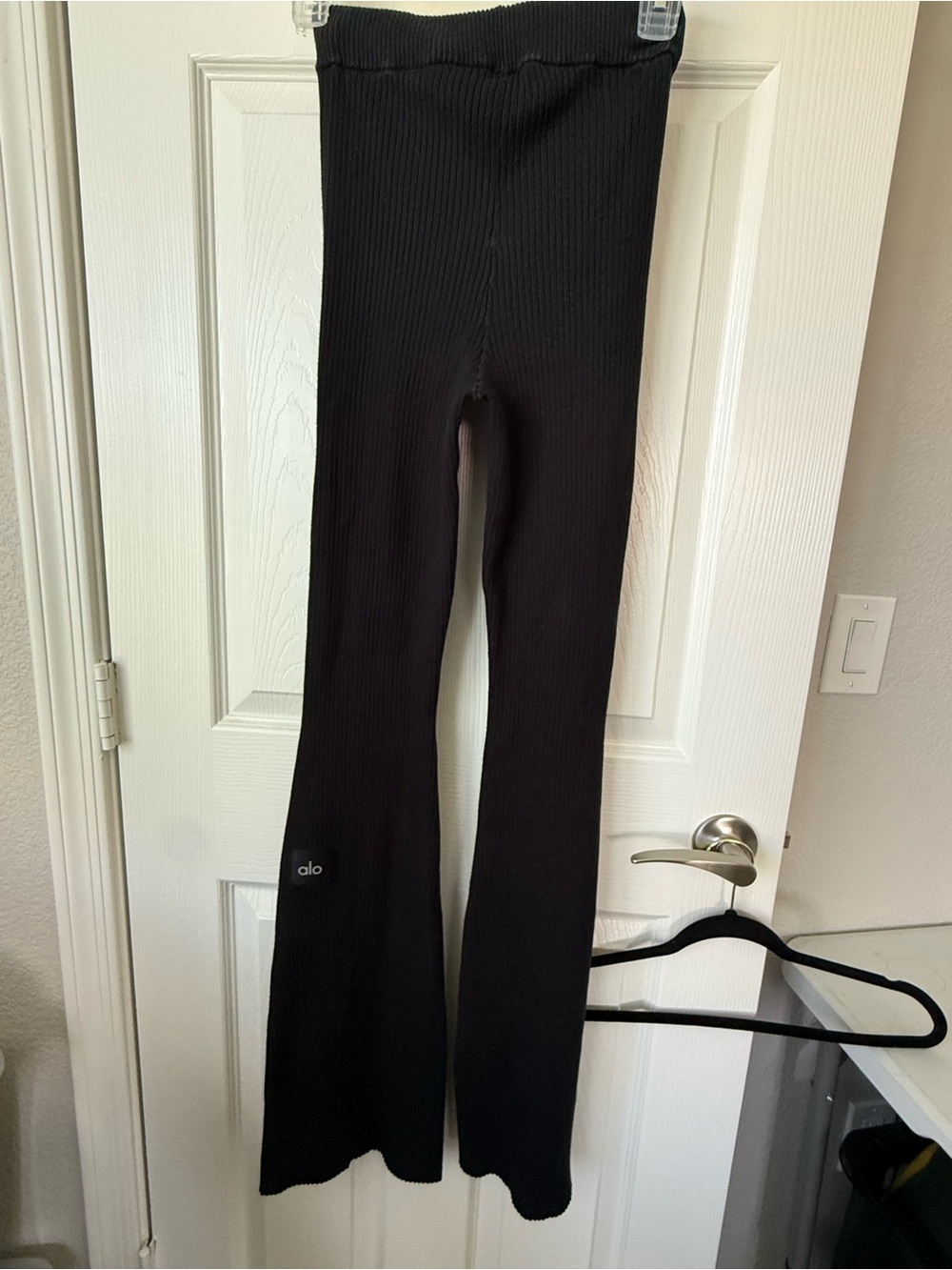 ALO Yoga Black Ribbed Flare Leggings M
